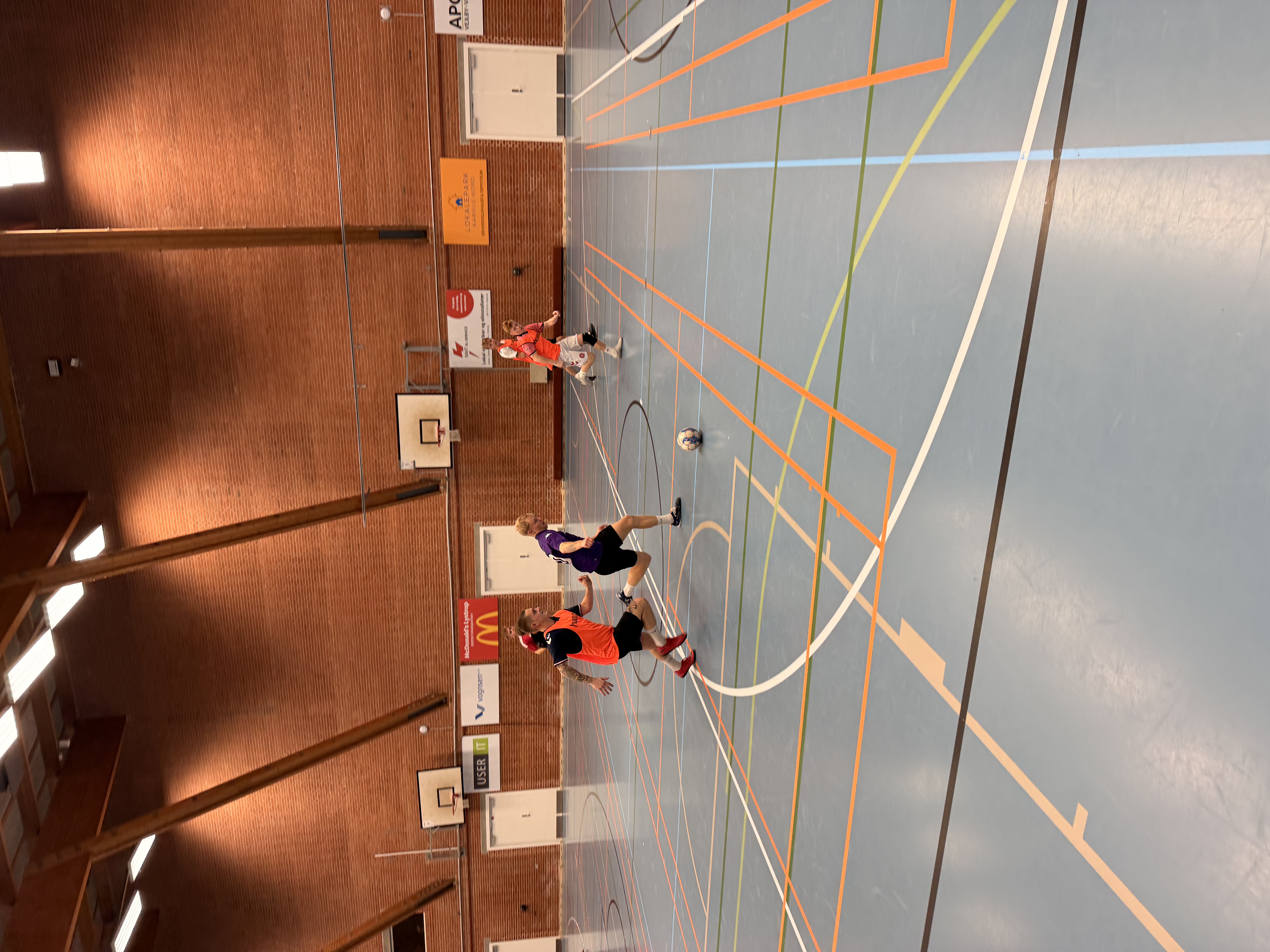 Futsal spillere i Lystrup Hal